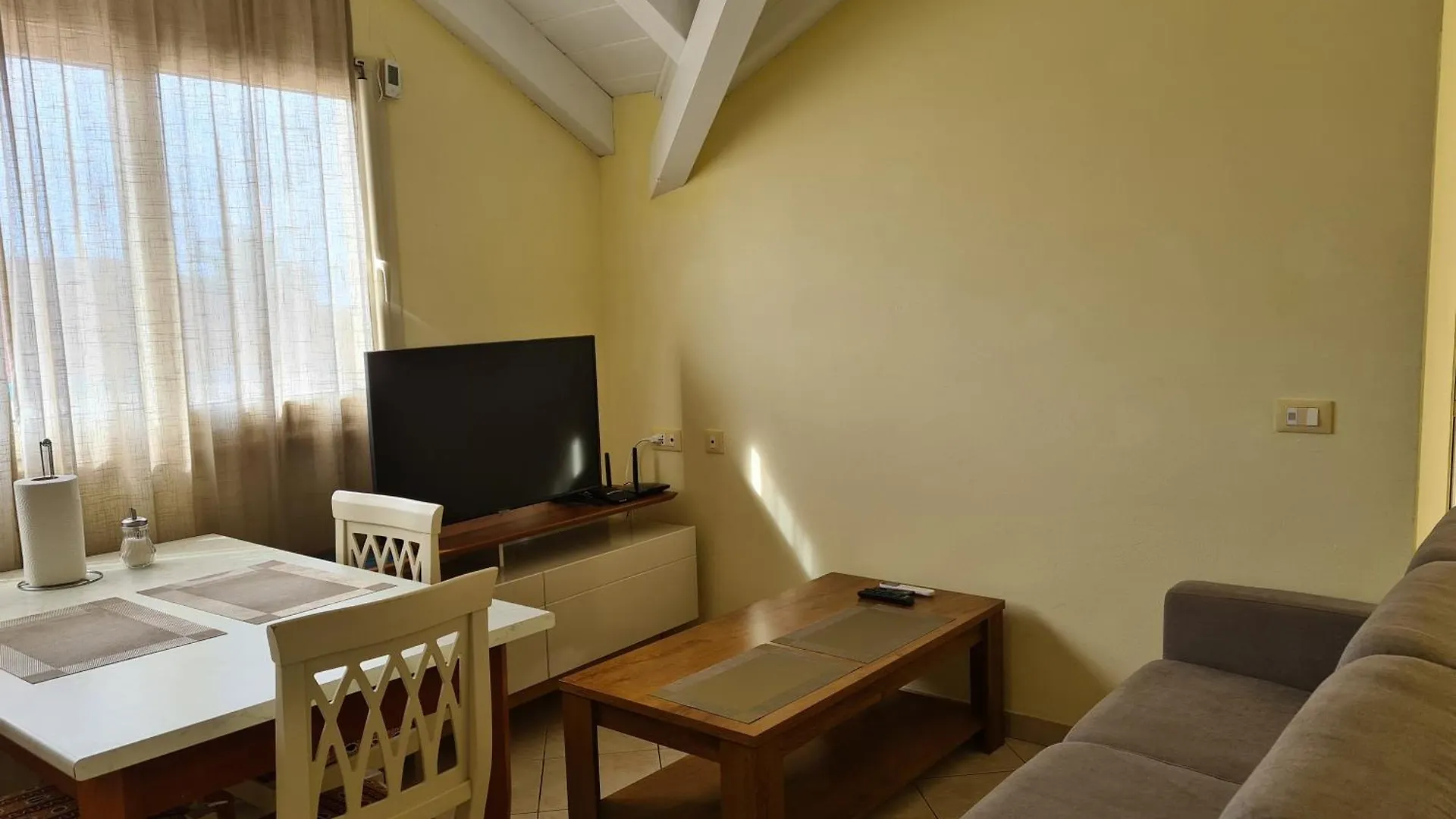Plaza Top Floor Apartment Santa Maria